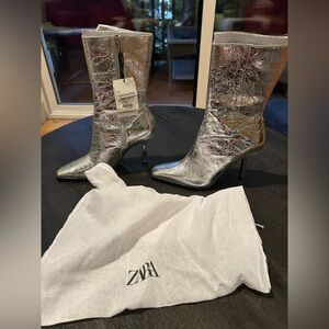 🔥🔥ZARA SILVER METALLIC HEELED
ANKLE BOOTS